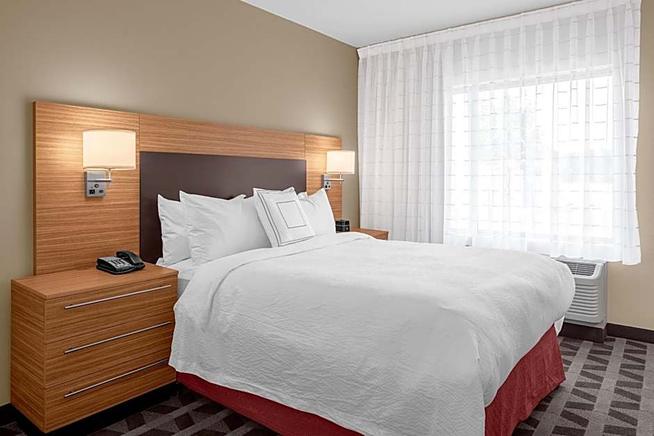 Photo 1 of 4 of 1 Bedroom 1 Queen Bed with Sofabed Suite