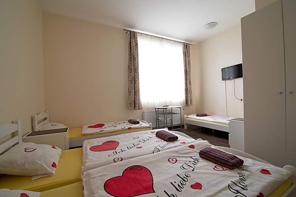 Happy Hotel
