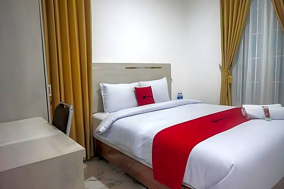 RedDoorz near Araya Family Club House