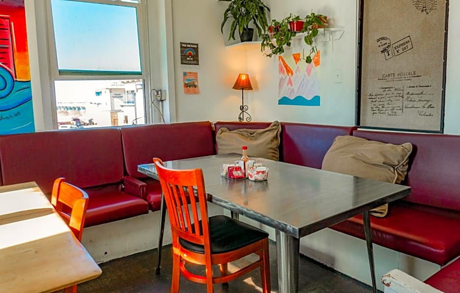 ITH Surf City Hostel Hermosa Beach