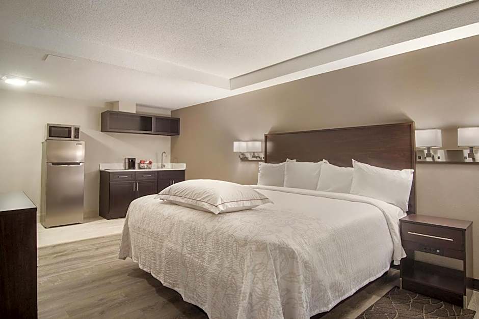 Red Roof Inn PLUS & Suites Erie