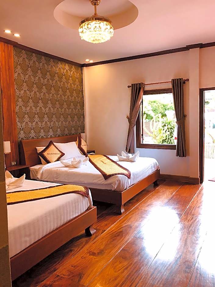 Merry Riverside Hotel