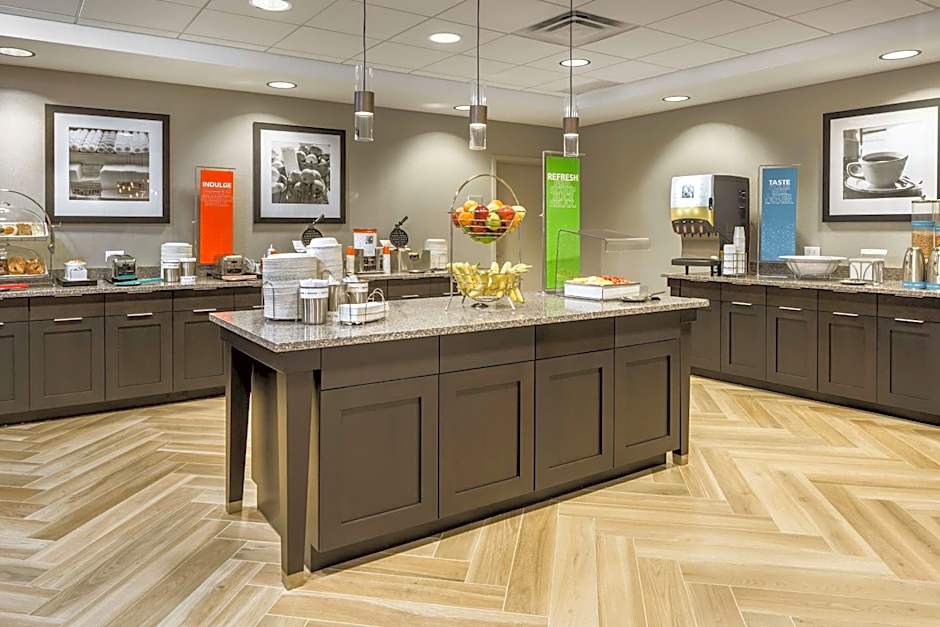 Hampton Inn By Hilton - Suites Newport-Cincinnati KY