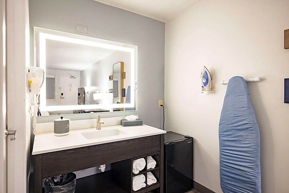 La Quinta Inn & Suites by Wyndham Tampa-Near Busch Gardens