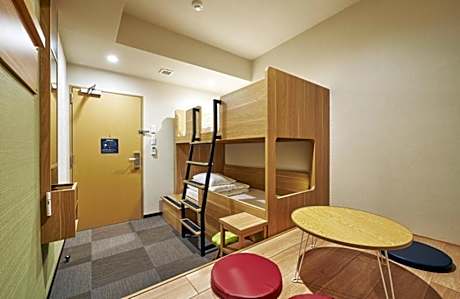 Quadruple Room for 4 People with 1 Bunk Bed, 2 Single Beds and Shared Bathroom - Non-Smoking