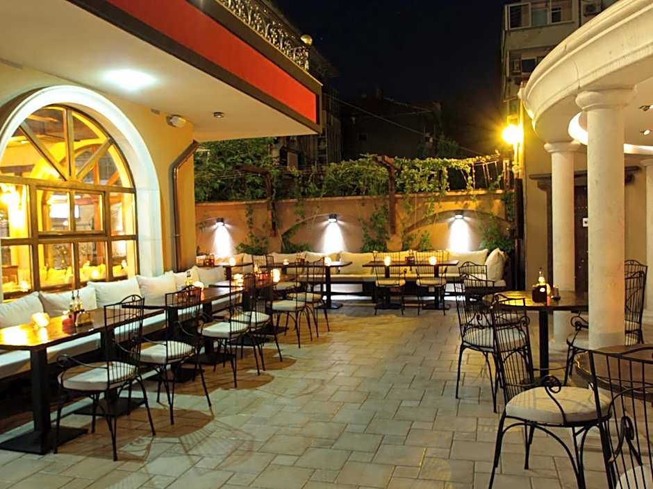 Семеен Хотел Опера