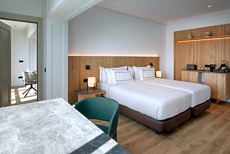 Grand Suite The Level Pool View