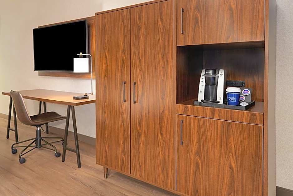 Four Points by Sheraton Point Edward Sarnia