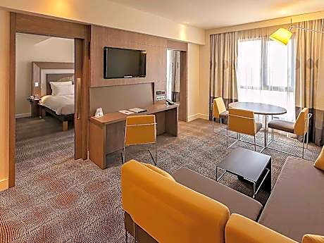 Superior Queen Suite with Sofa
