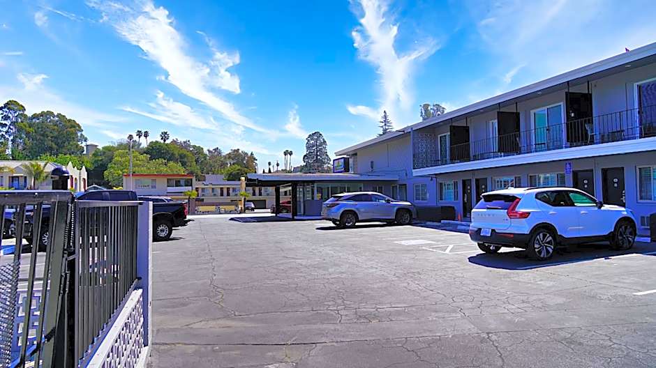 SeaSide Inn & Suites