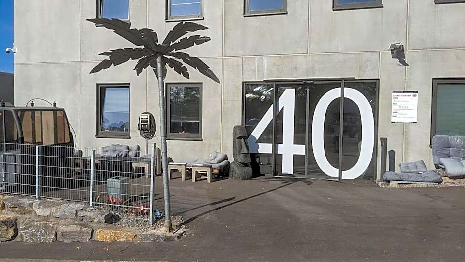 BUSINESS-MOTEL free WiFi & massage, air-con, XXL-Parking, Wallbox, Smart TV, Video-Security