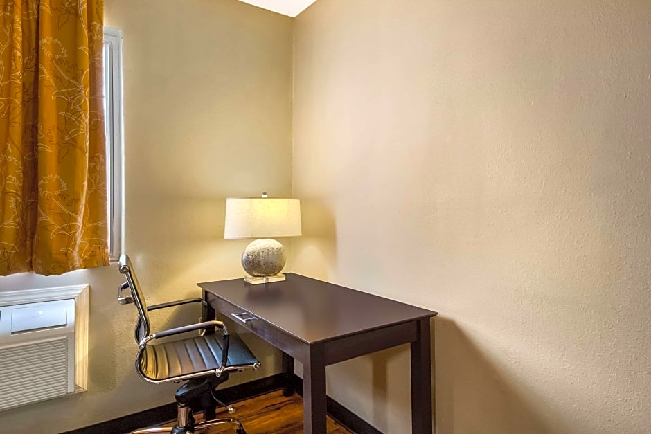 Econo Lodge San Antonio near SeaWorld - Medical Center
