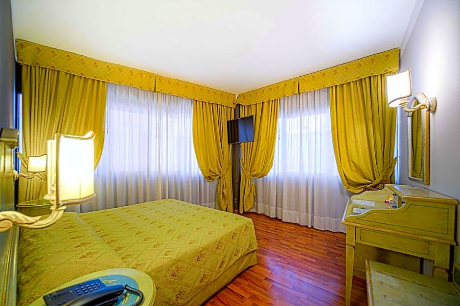 Hotel Aaron