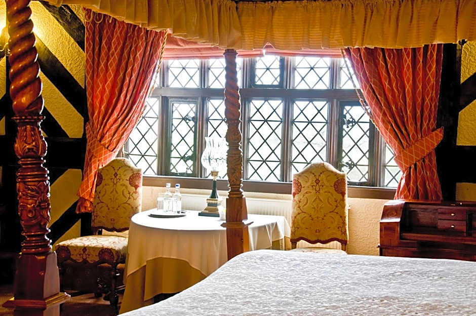 Albright Hussey Manor