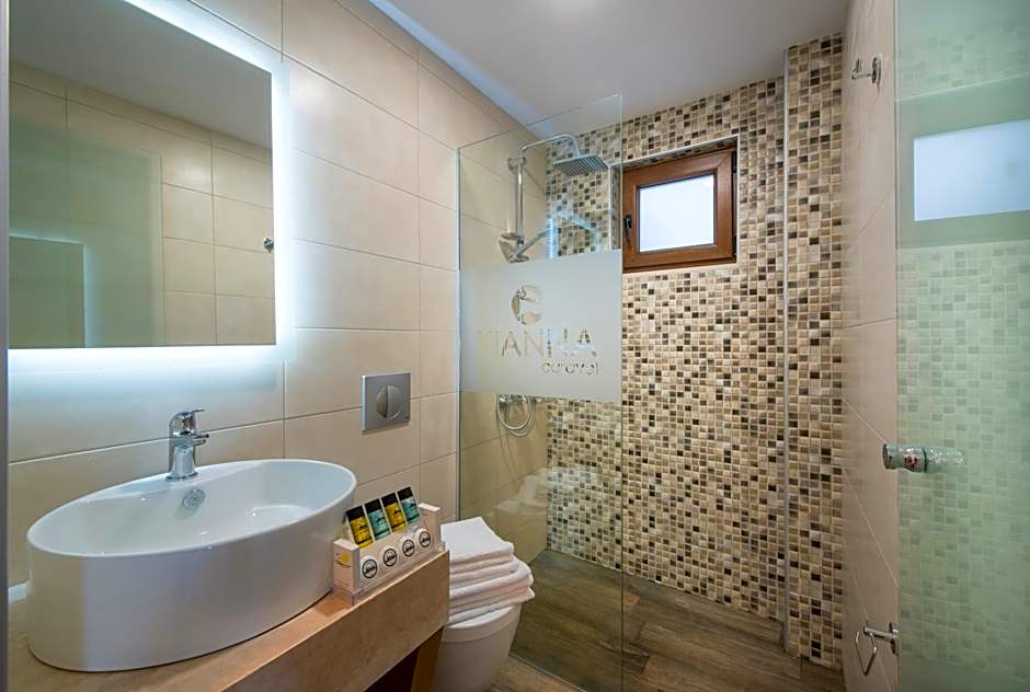 Yianna Caravel "by Checkin"