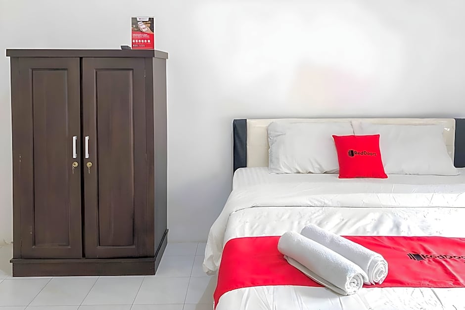 RedDoorz near Eco Green Park Batu