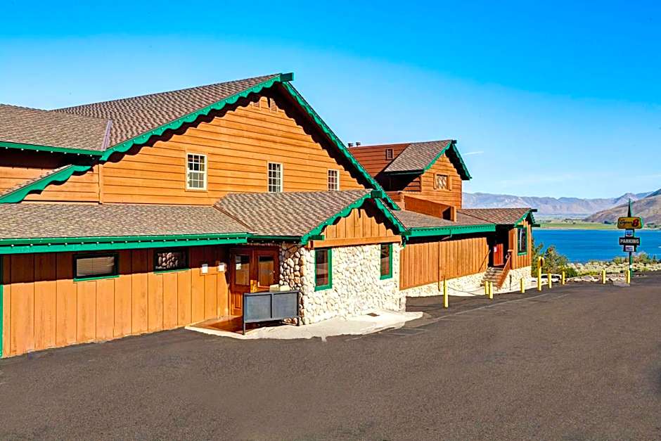 Topaz Lodge