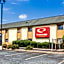 Econo Lodge Inn & Suites East