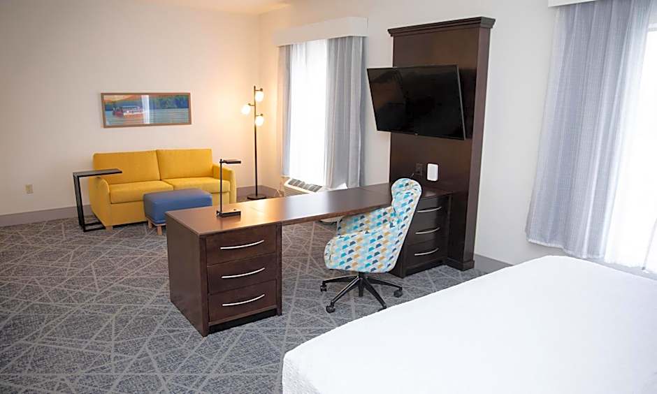 Hampton Inn & Suites Williamsport-Faxon Exit