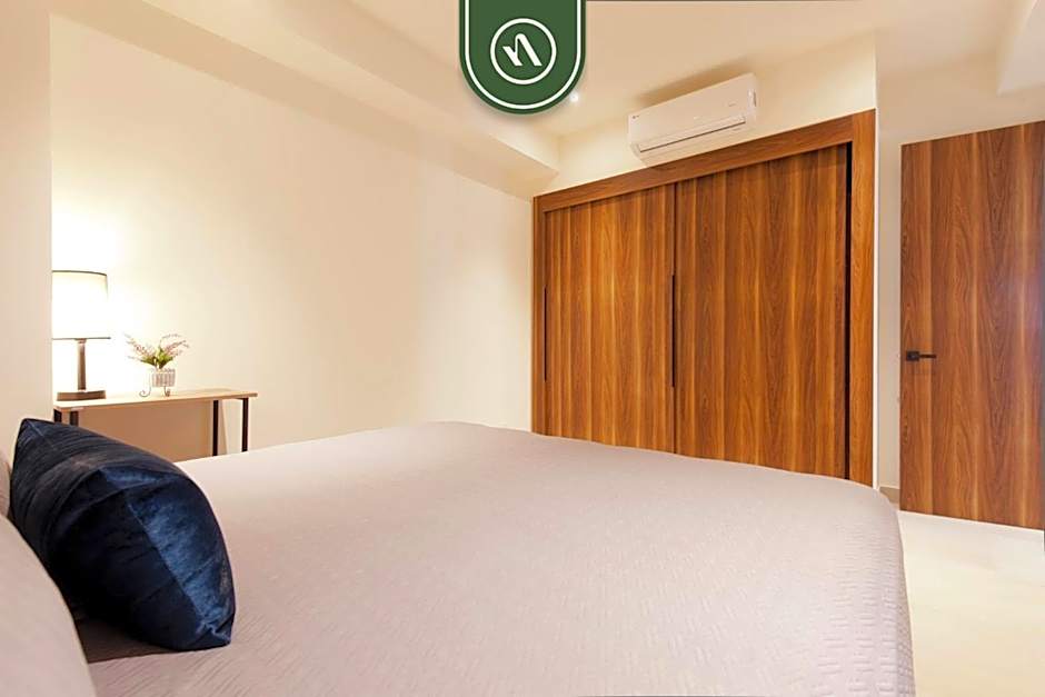 Cozy Apt with Private Terrace - Rooftop Pool