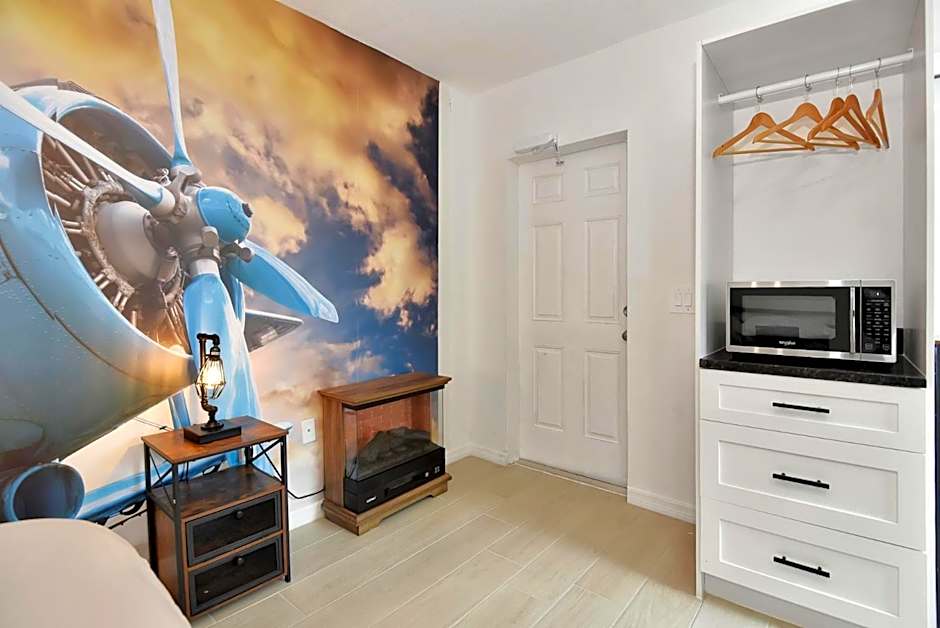 Cozy Studio Suite Near Beach w Kitchenette #3