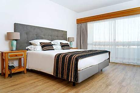 One-Bedroom Apartment (3 Adults + 1 Child)