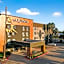 La Quinta Inn & Suites by Wyndham Houston Baytown East