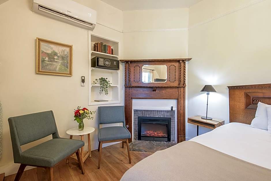 Cedar Gables Inn