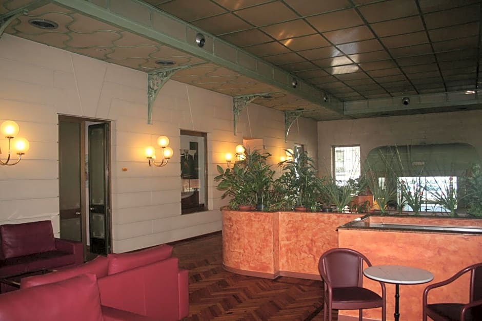 Albert Hotel