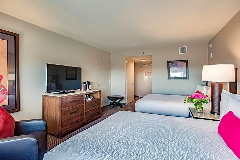 Photo 1 of 10 of 2 Queen Beds