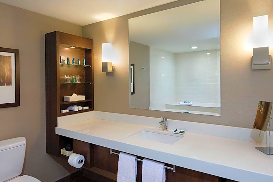 Delta Hotels by Marriott Edmonton South Conference Centre