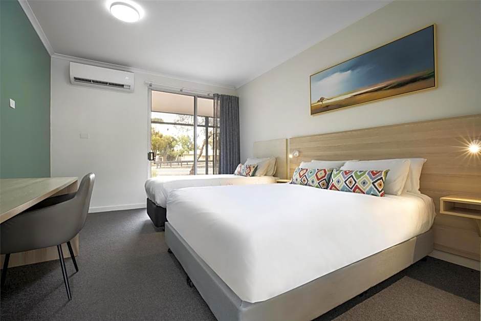 Nightcap at Roxby Downs