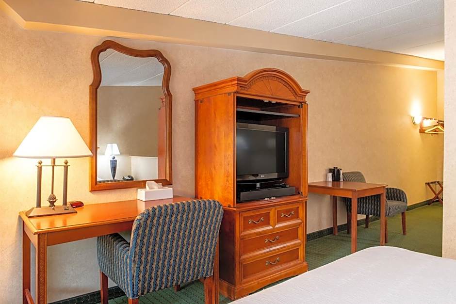 White River Inn & Suites