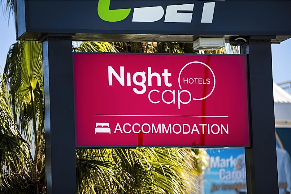 Nightcap at Kawana Waters Hotel