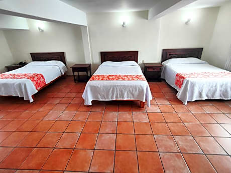 TOWN VIEW 3 DOUBLE BEDS