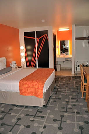 Deluxe Queen Studio with Two Queen Beds - Non-Smoking