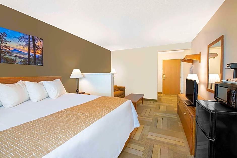 Photo 1 of 5 of 1 King Bed Suite