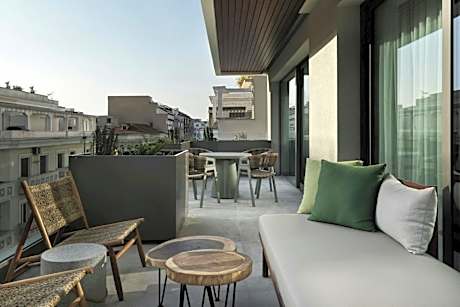 One-Bedroom Executive Suite with Balcony