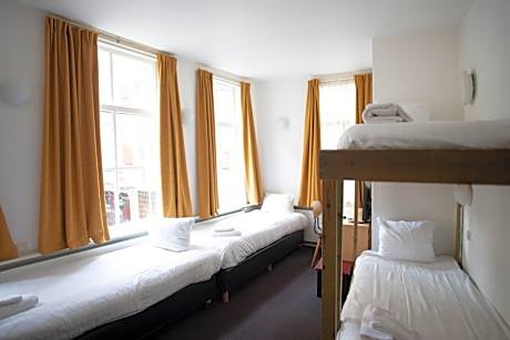 Quadruple Room with Shared Bathroom