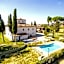 Farmhouse with swimming pool surrounded by greenery just 20 minutes from Arezzo