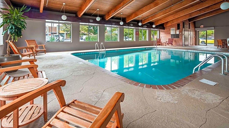 Best Western Plus North Canton Inn & Suites
