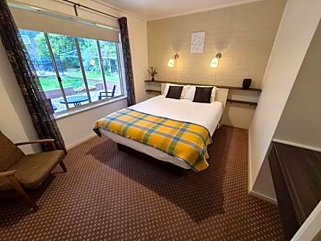 Two-Bedroom Apartment with Mountain View