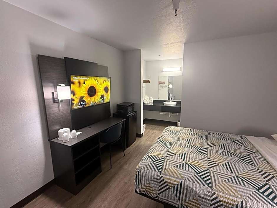 Motel 6-Des Moines, IA - North