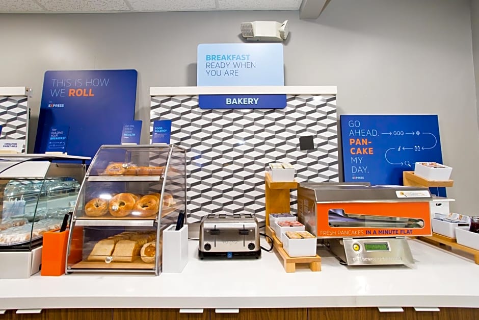 Holiday Inn Express & Suites Sacramento NE Cal Expo By IHG