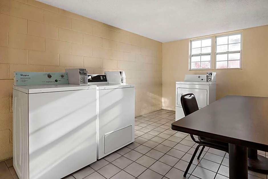 Super 8 by Wyndham New Orleans