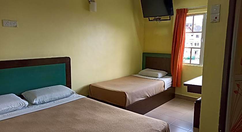 Ria Cameron Hotel