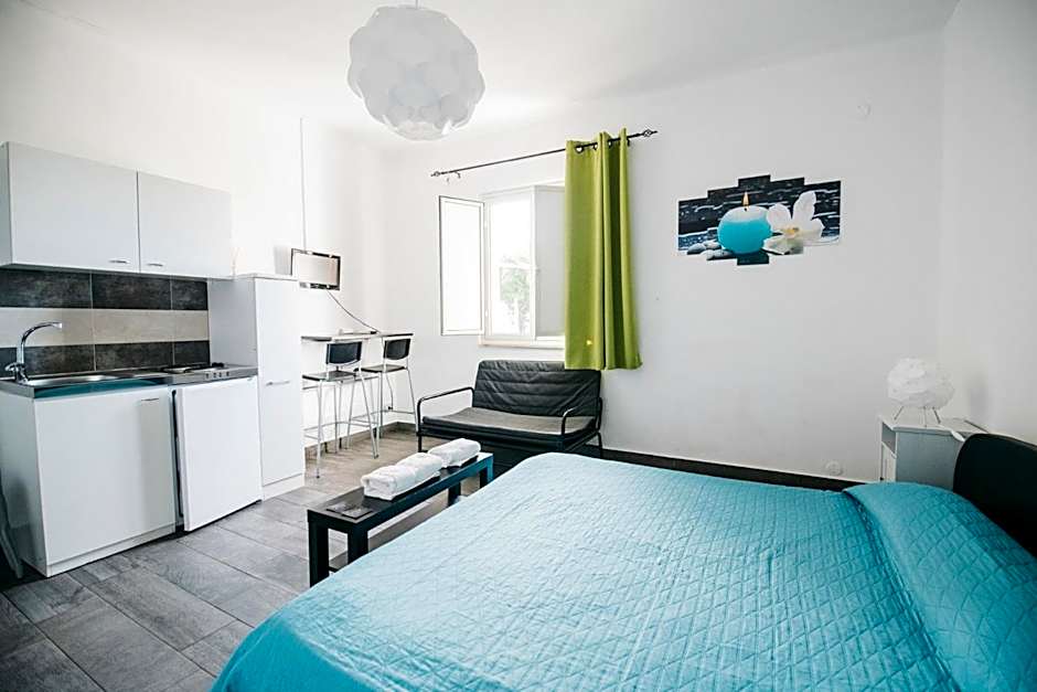 Foto 1 de 13 de Single Room with Private Bathroom