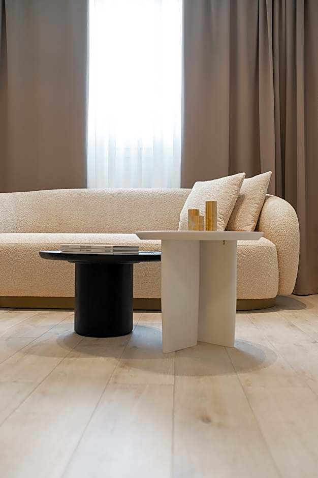 Zdjęcie 1 z 11 — Suite