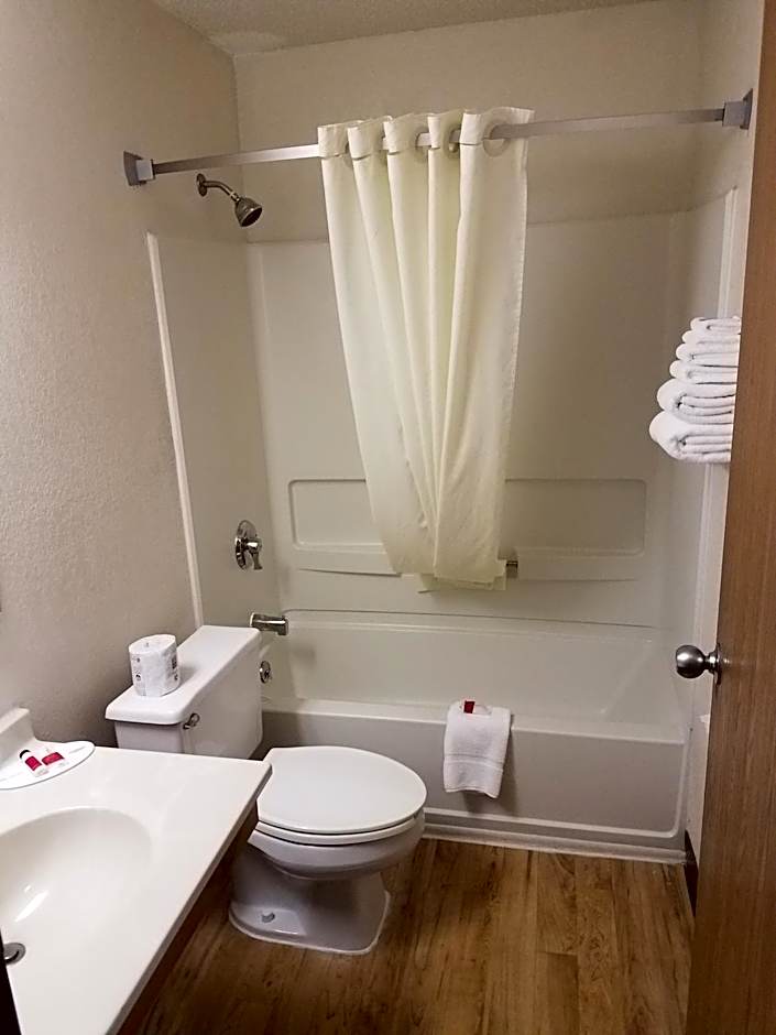 Super 8 by Wyndham Houghton Lake