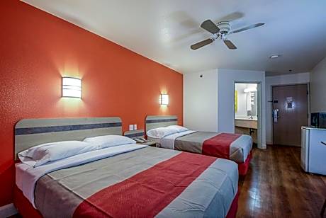 Queen Room with Two Queen Beds - Non-Smoking
